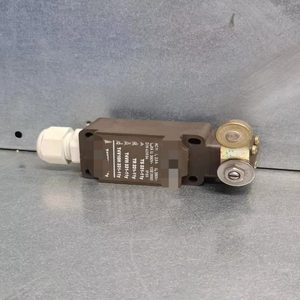 T4VH 331-11Y สวิตช์ควบคุมการตั้งโปรแกรม PLC อัตโนมัติของแท้ใหม่ - Product Image 1