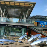 Große Outdoor-Garten-Wasserspiele aus Edelstahl mit Spiegeleffekt, polierte Skulptur im Delfin- und Wal-Design