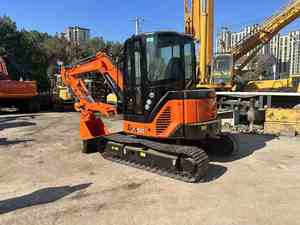 Mini-excavatrice sur chenilles Hitachi ZX50 d'occasion du Japon, 5 tonnes, avec lame de bulldozer, Hitachi 50 d'occasion - Product Image 2