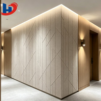 Panneau mural acoustique en PET gravé à rainures en V personnalisé HENGJIU, motif géométrique linéaire pour projet d'intérieur commercial, fourni par l'usine