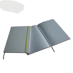 Cuaderno de tapa dura en blanco de cuero blanco con banda elástica dorada de 120 páginas de material reciclado