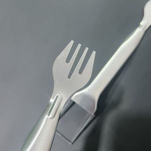 ที่ตัดแตงโมสแตนเลสแบบสองหัว พร้อมส้อมแบ่งผลไม้ 2 in 1 สำหรับใช้ในครัว - Product Image 2