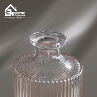 Decantador de whisky de cristal con diseño de rayas de la línea Fashion, juego de 3 vasos de whisky de alta calidad, decantador y vaso para whisky.