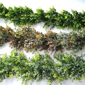 Campione gratuito decorazione per la casa ghirlanda di eucalipto artificiale con plastica vite e foglie di eucalipto per uso interno - Product Image 2
