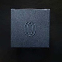 Carton personnalisé pour crème visage en petite série, avec logo en relief sur papier texturé, emballage de produit de beauté personnalisé, carton pour lotion