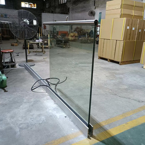 Balustrade en verre avec canal de base en <span class=keywords><strong>U</strong></span> en acier inoxydable et aluminium - Product Image 1