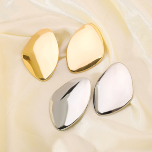 Boucles d'oreilles exagérées en métal de personnalité simple Ins Boucles d'oreilles irrégulières Boucles d'oreilles - Product Image 4