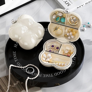 Boîte à bijoux portable en plastique en forme de barbe à papa, petite boîte de rangement pour bijoux style crème - Product Image 2