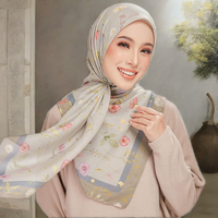 Fabrication de foulards personnalisés de qualité supérieure Malaisie islamique numérique Tudung en satin de soie imprimé fleur Voile carré Hijab pour femmes musulmanes