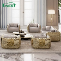 Service de mobilier design italien : Canapés en cuir et laiton, canapé sectionnel moderne, ensemble de salon écologique pour villa de luxe