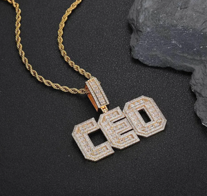 Ciondolo Lettera Iced KING CEO con Moissanite VVS, Bicolore Oro e Argento, Gioiello Statement Hip Hop da Uomo - Product Image 4