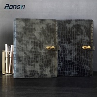 Agenda personnalisable A5 2026-2027 avec 6 anneaux, 96 feuilles de pages intérieures à feuilles mobiles, couverture en PU et boucle avec logo