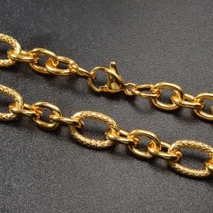 Colliers classiques robustes en acier inoxydable plaqué or 18 carats, texturés, anti-ternissement, pour hommes et femmes, parfaits pour les rendez-vous et les rassemblements. - Product Image 3