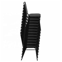 Chaise de banquet empilable durable et peu encombrante au design moderne pour une utilisation polyvalente dans le salon et l'appartement