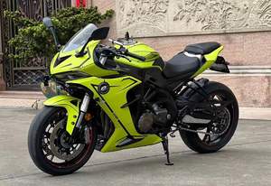 QJMOTOR1 SRK600 Moto sportive haut de gamme 600cc à quatre cylindres en ligne refroidie par liquide pour la performance urbaine et sur circuit - Product Image 3