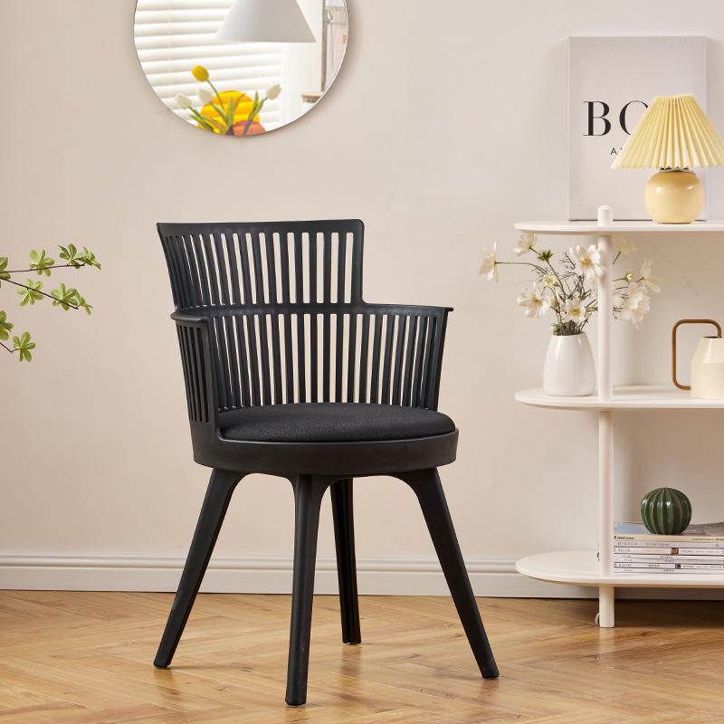 Pieds en plastique noir