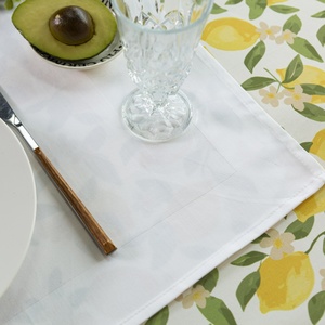 Servilletas de Jacquard Blancas de Calidad Hotelera, 20x20 Pulgadas, 100% Algodón, Diseño Cuadrado Elegante para Eventos de Gastronomía Fina, Venta al Por Mayor - Product Image 1