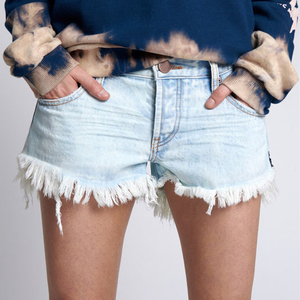 <span class=keywords><strong>Shorts</strong></span> in Denim con Orlo Sfrangiato per Donna Tessuto Jeans di Cotone Esclusivo di Alta Qualità <span class=keywords><strong>Micro</strong></span> <span class=keywords><strong>Shorts</strong></span> in Denim a Vita Bassa Mini <span class=keywords><strong>Shorts</strong></span> in Denim - Product Image 1