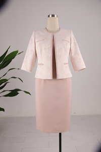 Traje de Diseño Africano de Alta Costura con Tela de Alta Calidad para Oficina e Iglesia - Product Image 2