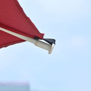 Sombrilla de Playa con Doble Techo Ventilado, Estructura Reforzada con Fibra de Vidrio, Resistente al Viento Fuerte, Color Marrón Rojizo, Protección UV - Product Image 3