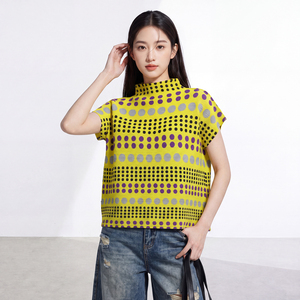 T-shirt plissé en mousseline de soie à pois jaunes pour femme, style vintage décontracté d'été, à manches courtes, fin, très élastique, respirant et infroissable - Product Image 1