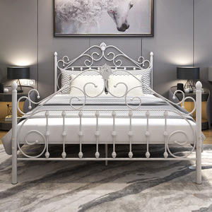 Cadre de lit double en fer traditionnel avec design orné, meuble de chambre à coucher en métal stable - Product Image 3