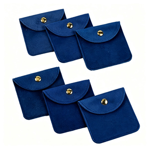 Sacchetto in Velluto Morbido Riciclabile Personalizzabile con Chiusura a Bottone 8x8cm con Opzione di Stampa per Confezioni di <span class=keywords><strong>Orologi</strong></span> e Bracciali - Product Image 3