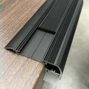 <span class=keywords><strong>Profilo</strong></span> <span class=keywords><strong>LED</strong></span> SDW070 65*28mm <span class=keywords><strong>per</strong></span> Illuminazione Cinema, <span class=keywords><strong>Profilo</strong></span> in Alluminio <span class=keywords><strong>per</strong></span> Illuminazione Teatro e Gradini - Product Image 3