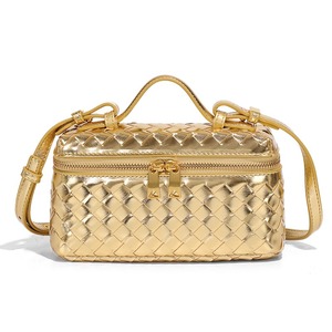 Bolso cruzado tejido <span class=keywords><strong>de</strong></span> piel <span class=keywords><strong>de</strong></span> vaca a la moda <span class=keywords><strong>de</strong></span> alta calidad OEM para mujer, fiambrera pequeña informal clásica colorida a la moda <span class=keywords><strong>de</strong></span> diseñador - Product Image 1