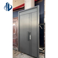 Porte d'entrée mère-fils en aluminium moulé style crème, à 3/7 sections, avec bande rainurée verticale encastrée, sécurité intelligente, sur mesure