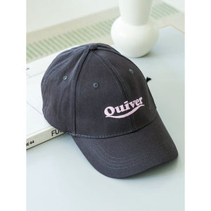 Berretto a punta ricamato alla moda curvo in tessuto americano personalizzabile con lettera stampata sublimata che si adatta a tutti gli usi sportivi formali - Product Image 1