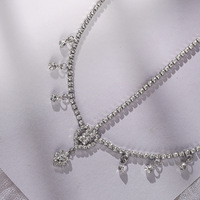 Chaîne de tête élégante 2026, serre-tête scintillant en cristal pour le front, bijou de cheveux de luxe style mondaine pour fêtes et mariages, avec strass lourds