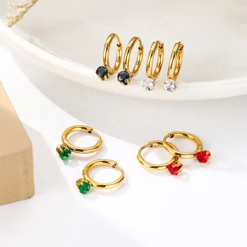 Dainty anting lingkaran emas 18K, anting-anting tetesan zirkon Hitam Hijau Merah, anting-anting baja tahan karat batu permata hijau zamrud