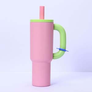 2025 vente chaude 24 Oz en acier inoxydable isolé bouteille d'eau sport tasse de voyage avec poignée et couvercle tasse de voiture - Product Image 3