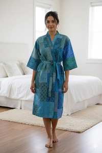 Elegante Bata Kimono Acolchada Kantha de Verano, Hecha a Mano con Parches de Sari de Seda, Estilo Indio - Product Image 6