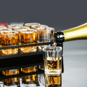 高品質な斬新なショットグラス ウォッカグラス ショットグラス 高級スクエア 2オンス ショットグラス - Product Image 4