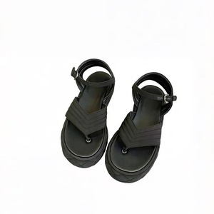 Nouvelles sandales d'été de marque de créateur à talon compensé avec boucle métallique, luxueuses, tendance, à semelle épaisse et respirantes pour la plage - Product Image 2