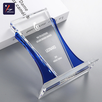 Trophée en cristal Ailes bleues avec base gravée sur mesure