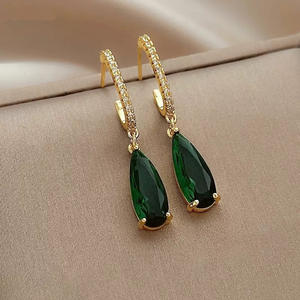 Ara Gnoun Pendientes de piedra verde con forma de gota de agua chapados en oro, joyería clásica para fiesta para mujer - Product Image 3