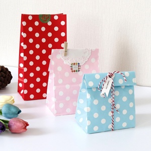 <span class=keywords><strong>Sac</strong></span> en <span class=keywords><strong>papier</strong></span> kraft à pois ondulés colorés pour Noël pour <span class=keywords><strong>Amazon</strong></span> <span class=keywords><strong>Sac</strong></span> en <span class=keywords><strong>papier</strong></span> cadeau alimentaire pour friandises sucrées et nourriture pour animaux de compagnie Impression numérique - Product Image 2