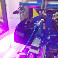 Máquina de serigrafía completamente automática Impresora de pantalla automática de 3 colores múltiples para taza de plástico pequeña Botella de tarros de miel