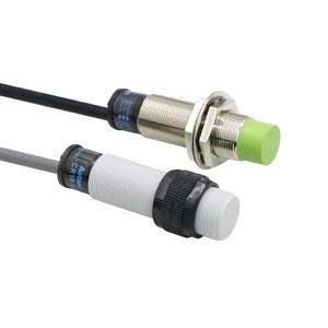Capteur de proximité capacitif M18M30 CR18-8D pour l'alimentation animale et l'élevage, NPN normalement ouvert - Product Image 3