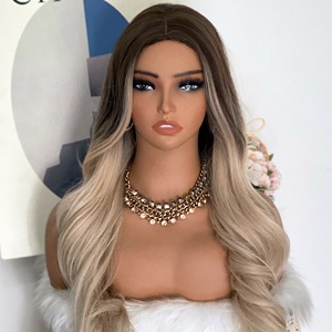 Hermosa cabeza de maniquí realista para mujer - Product Image 3