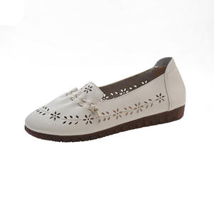 Sandalias de mujer verano 2025, zapatos con cordón de diseñador para mujer, mocasines de cuero con recortes de flores, zapatillas de ballet con punta redonda para mujer - Product Image 5