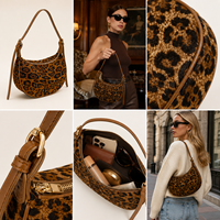 Sac à bandoulière demi-lune imprimé léopard tendance pour femme, sac à main hobo décontracté en cuir PU avec sangle à boucle dorée