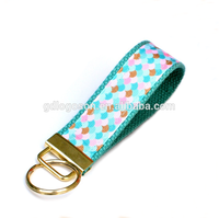 Porte-clés en alliage de zinc tissé avec logo personnalisé, drapeau de la Suède, vente en gros 2026, porte-clés en tissu, souvenir touristique suédois pour cadeaux promotionnels