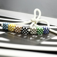 Perles carrées en acrylique colorées à motif damier en gros pour bracelets faits main, chaînes de téléphone et accessoires de porte-clés