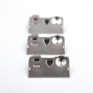 Clip de serrage triangulaire en acier inoxydable fin, pièce estampée à bord roulé, avec trou de guidage, clip métallique de précision - Product Image 3