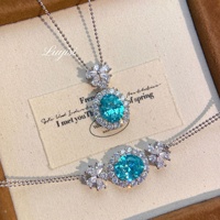 Set Perhiasan Fashion Wanita: Kalung Liontin Oval Bunga Salib Bertabur Berlian Penuh, Gelang Tembaga Warna Biru Laut Mint
