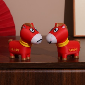 Mascota de Caballo Impresa en 3D Rojo Brillante, Llorando y Riendose, Adorno de Escritorio Intercambiable para Adolescentes - Product Image 3